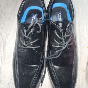 Elegant Black Leather Oxfords by Kenneth Cole